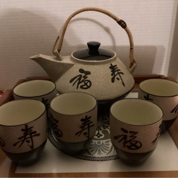 Sake set , warm sake . Tea pot and cups . These are nice . - Picture 3 of 5